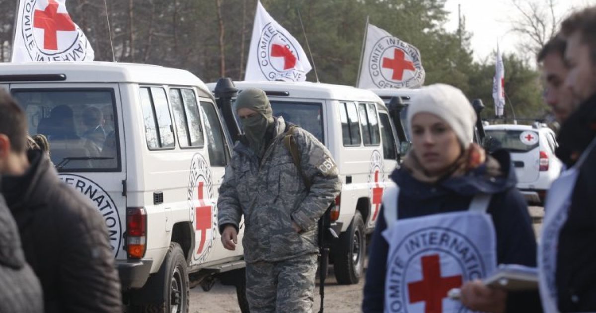 Бойовики звільнили дев'ять українців в обмін на 11 своїх поплічників. / © УНІАН