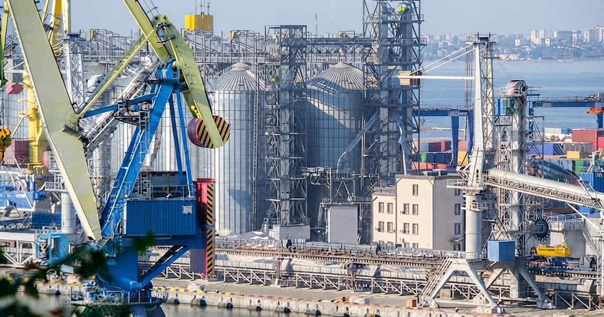 Порт Усть-Луга в Ленінградській області Росії