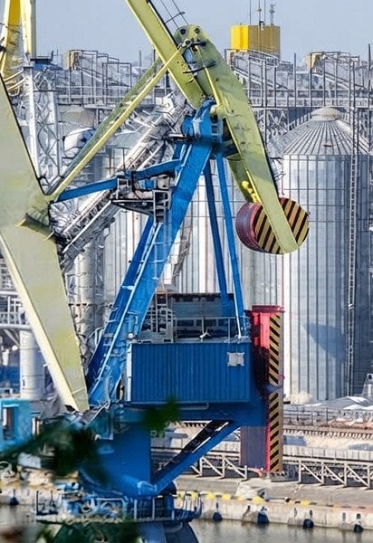 Порт Усть-Луга в Ленінградській області Росії