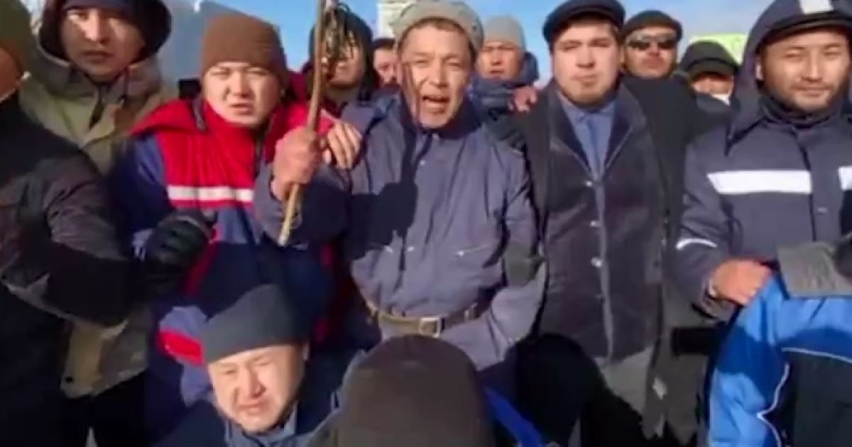 В Актау заявили про припинення мирних протестів, скріншот з відео / Mash