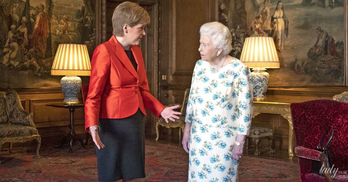 Никола Стерджен и королева Елизавета II