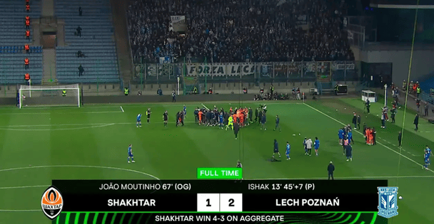 Сутичка між гравцями "Шахтаря" і "Леха" / скриншот трансляції MEGOGO