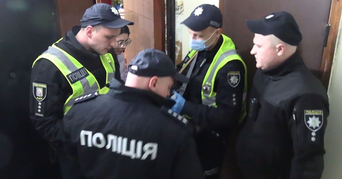 Мужчина нанес женщине более 25 ударов ножом