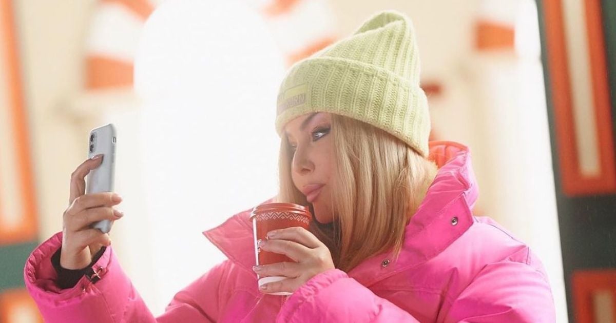 Ирина Билык с двумя сыновьями и невесткой посетила новогоднюю ярмарку в Киеве