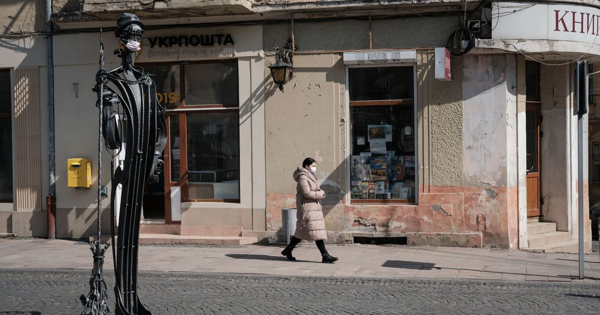 Серед заражених десять лікарів: у Чернівецькій області через коронавірус закриють в'їзд та виїзд