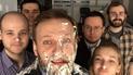 В Новосибирске Навального закидали пирожными и презервативами