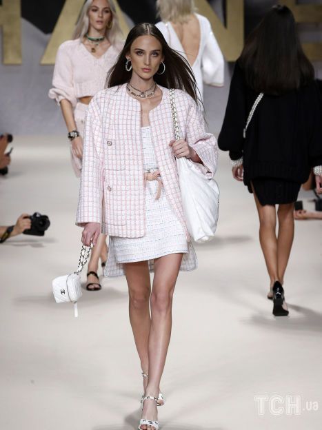 Коллекция Chanel прет-а-порте сезона весна-лето 2022 / © East News