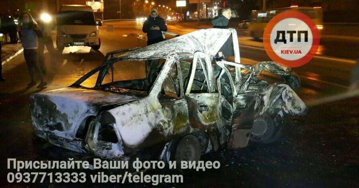 авто збило стовп на Дніпровській Набережній у Києві_11 / © dtp.kiev.ua