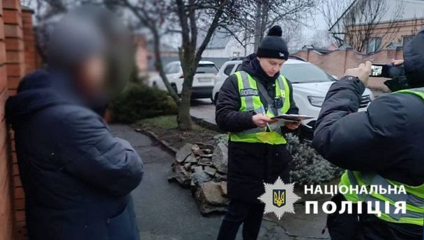 Поліція Києва вилучила артефакти, які планувалося незаконно продати на аукціоні / Фото: поліція Києва