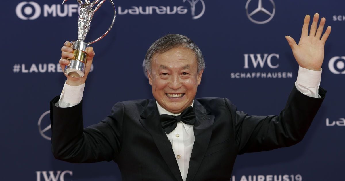 "Спортивный момент года". Laureus наградил 70-летнего безногого китайца, покорившего Эверест