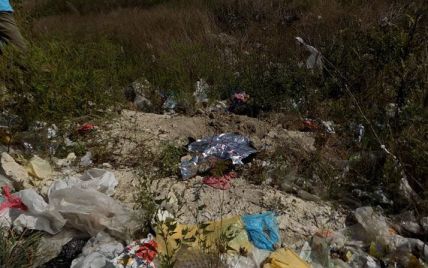 На Тернопільщині на сміттєзвалищі знайшли тіло немовляти