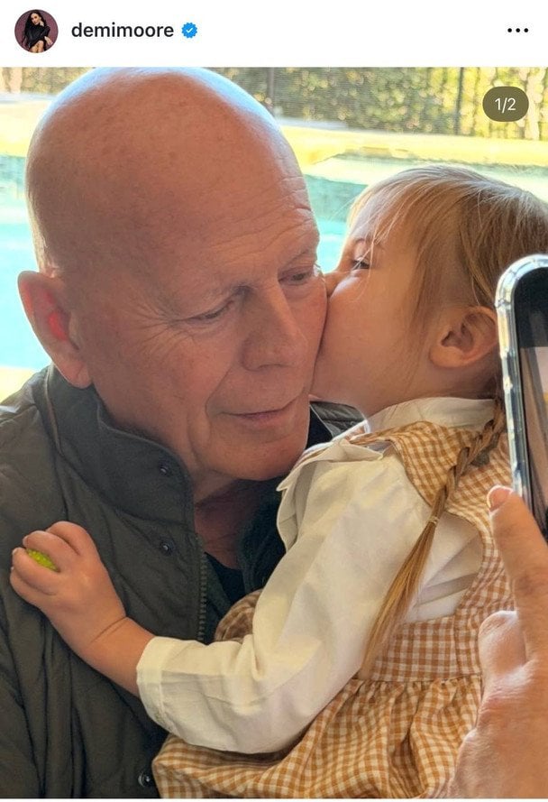 Брюс Уиллис с внучкой / © Instagram Деми Мур