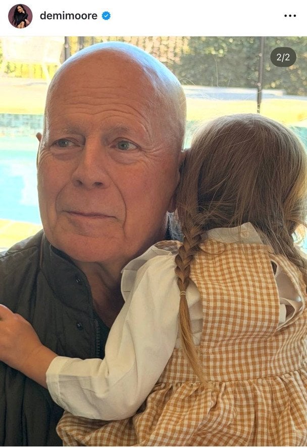 Брюс Уиллис с внучкой / © Instagram Деми Мур