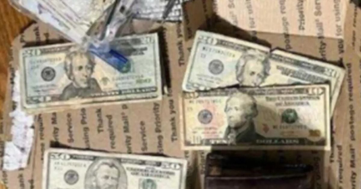 Подросток на рыбалке вытащил кошелек из 2000 долларов / Фото: WDAY News