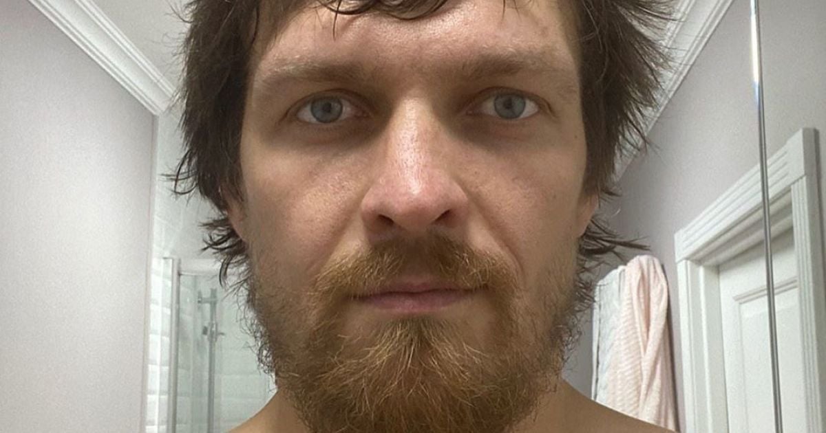 Усик кардинально змінив імідж: процес зафіксовано на камеру (відео)