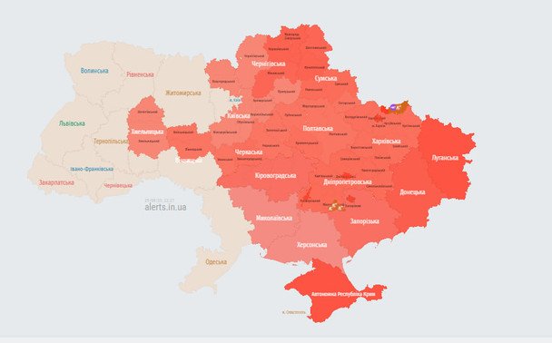 Воздушная тревога в Украине по состоянию на 22:30 / © alerts.in.ua