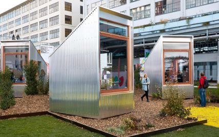 Пандемический дизайн: в парках Нидерландов установили одноместные офисы