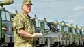 Порошенко во время визита на военный аэродром в Чугуеве