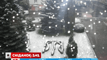 Украину засыпало снегом