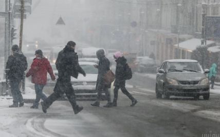 Українців попередили про туман і ожеледицю на дорогах: названо регіони, де буде найнебезпечніше