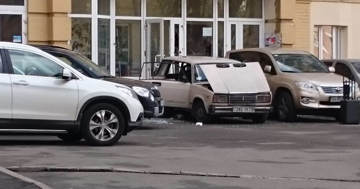 Вибух машини Київ, Краснова, Академмістечко_3 / © Фото Ивана Воробьева/ТСН