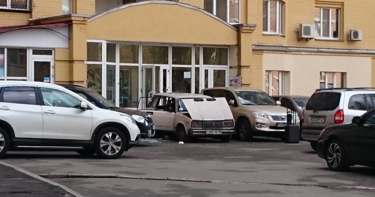Вибух машини Київ, Краснова, Академмістечко_2 / © Фото Ивана Воробьева/ТСН