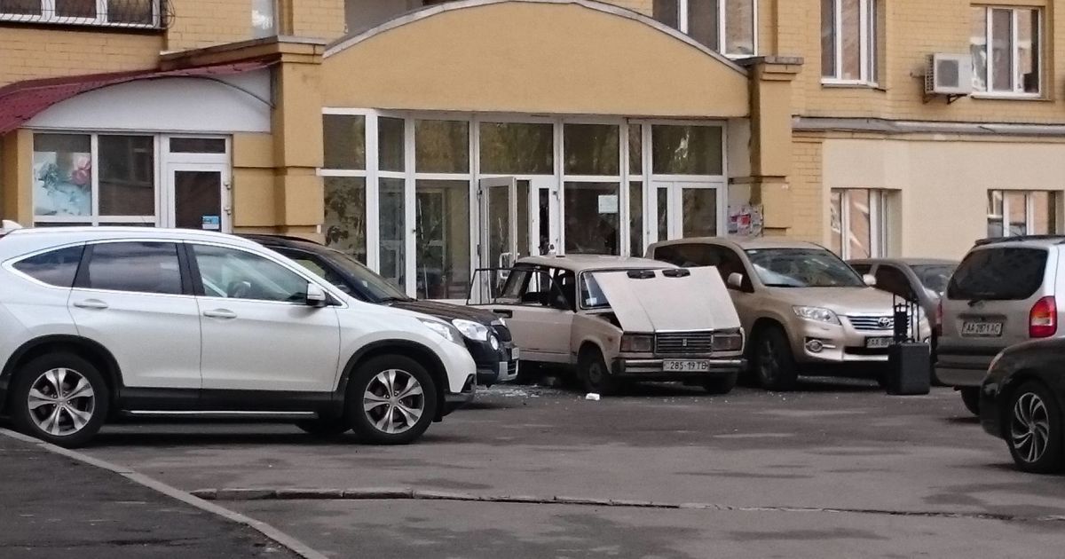 Вибух машини Київ, Краснова, Академмістечко_1 / © Фото Ивана Воробьева/ТСН