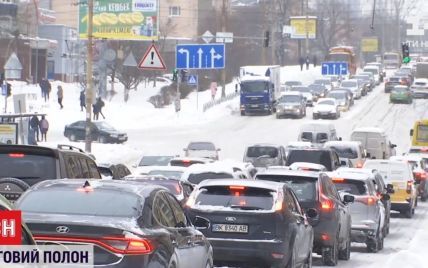 Столиця України третій день у заручниках негоди: як постійні циклони вибили з життя киян