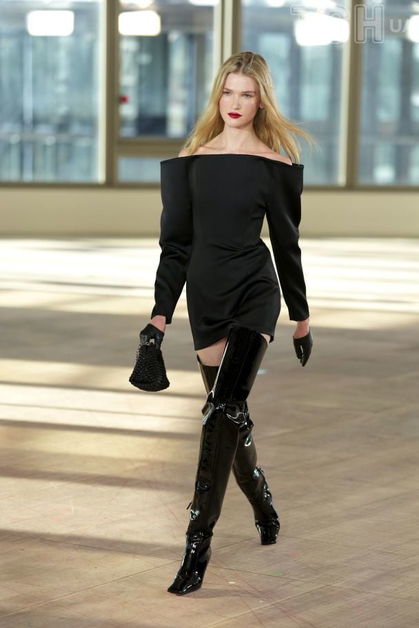 Показ Stella McCartney осінь-зима 2025-2026 / © Associated Press