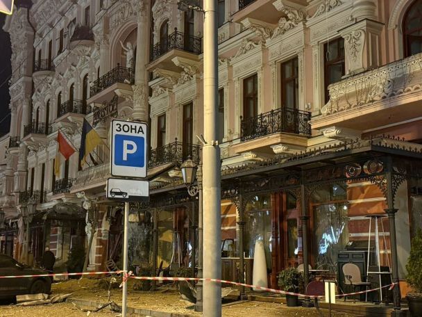 L'attacco missilistico danneggia l'hotel