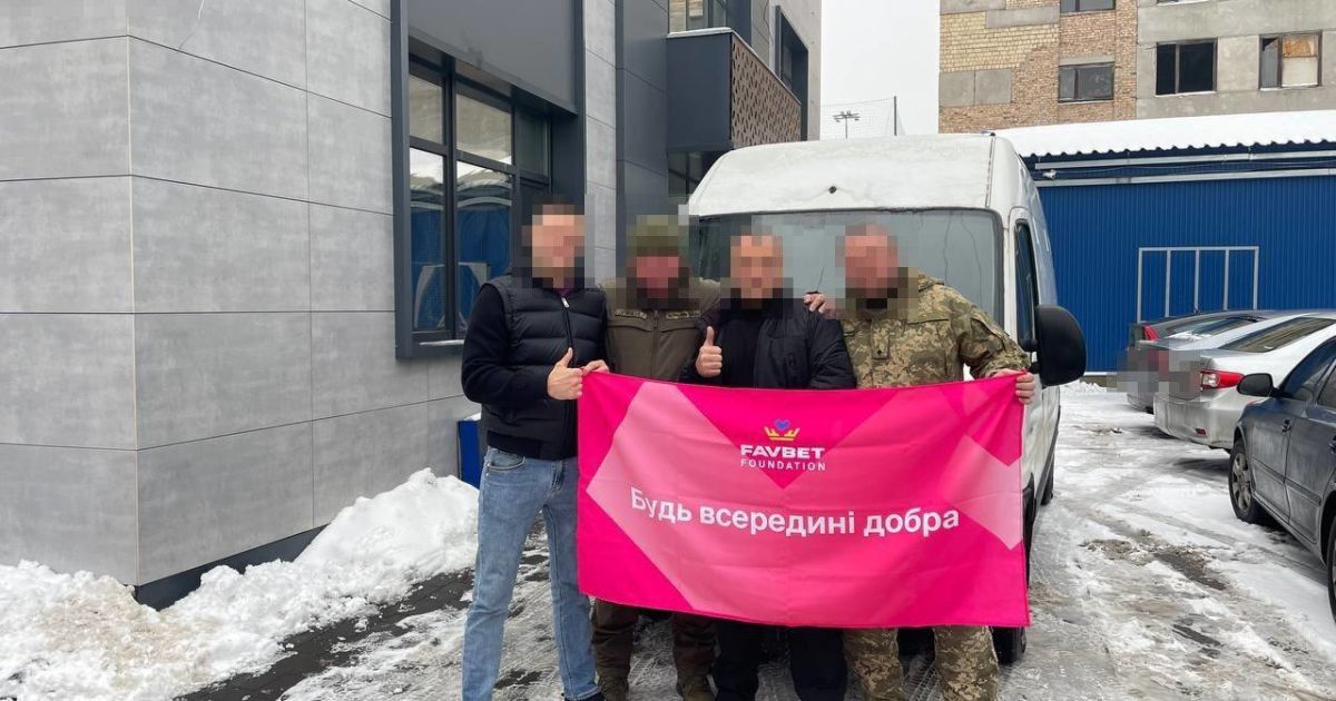 Favbet Foundation передав ЗСУ два мікроавтобуси