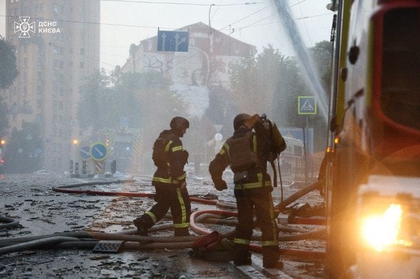 В Киеве снова возросло количество пострадавших после ночной атаки: среди них — подросток (обновлено)