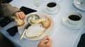 Какой завтрак вредит коже