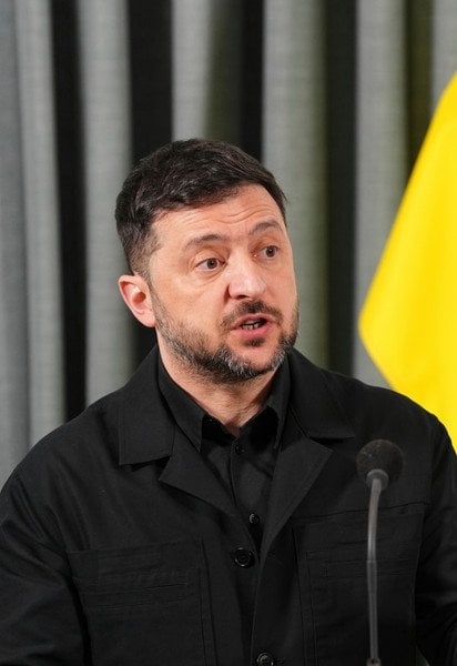 Референдум та вибори в Україні: Зеленський назвав умови та терміни