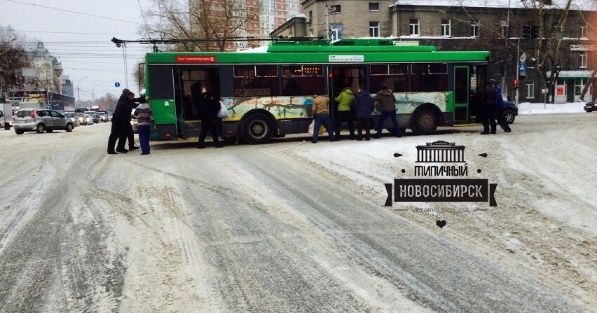 Пасажири штовхали тролейбус