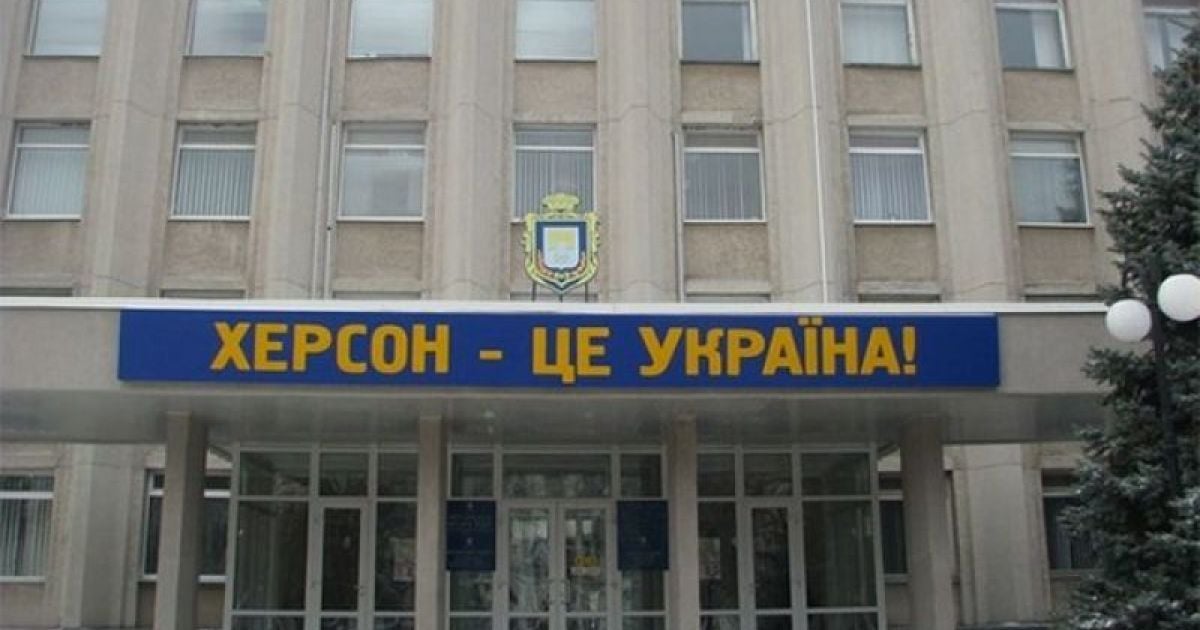 Бензобаки тримають повними та скуповують свічки: як херсонці готуються до ймовірного вторгнення Росії