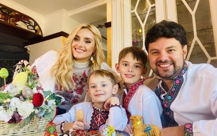 В вышиванках и с пасхальной корзинкой: Ирина Федишин показала праздничное семейное фото