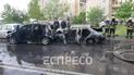 На столичных Позняках авто врезалось в припаркованные машины и сгорело