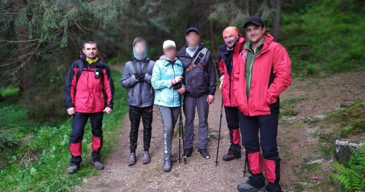 Втратили орієнтир: з Говерли рятувальники зняли сім'ю, яка заблукала