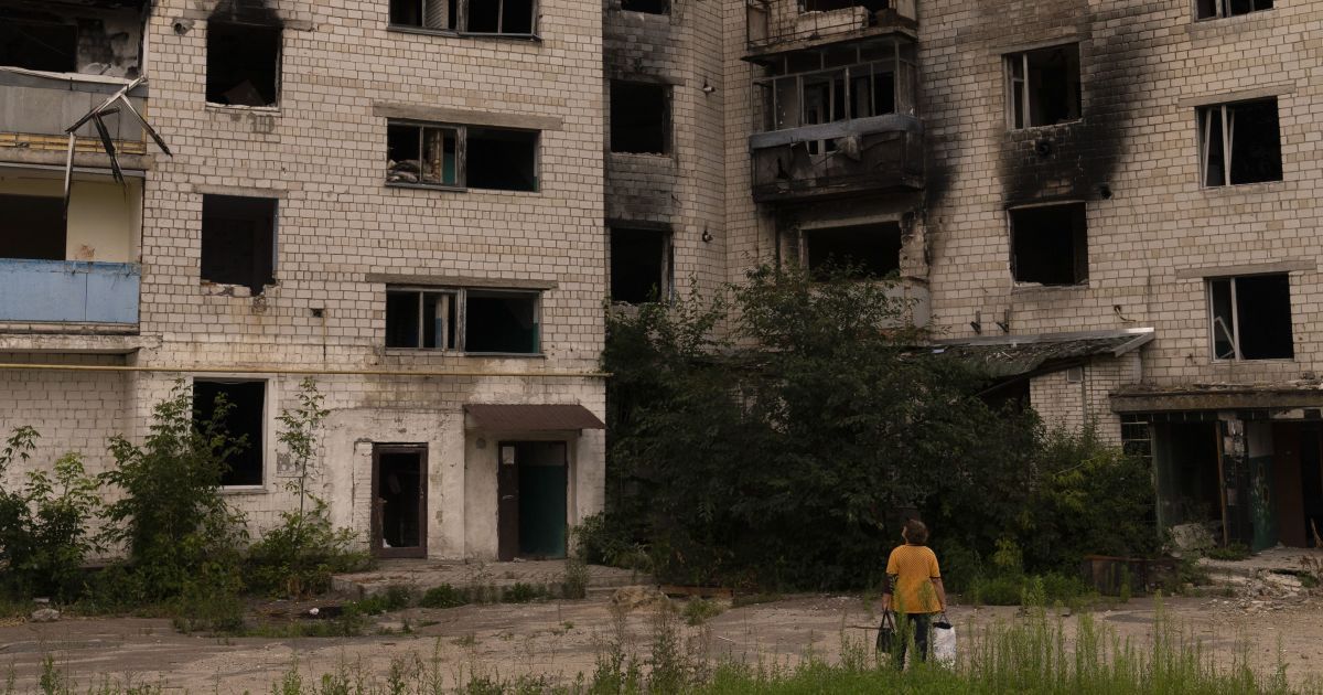 Росіяни продовжують тероризувати українців