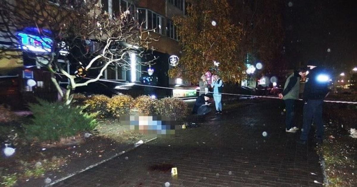 У Києві на Позняках чоловік убив перехожого: фото