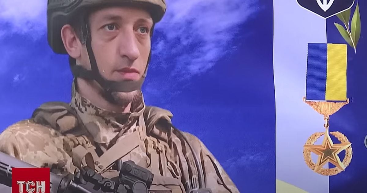 Портрет Дмитра Масловського на алеї слови в Любашівці