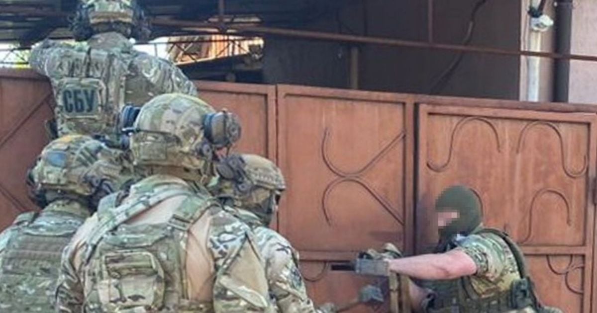 СБУ задержала рэкетиров, которые выбивали деньги из семьи погибшего воина ВСУ