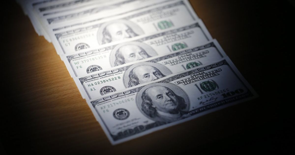 Українці за 9 місяців минулого року переказали з-за кордону понад 8 млрд доларів – НБУ