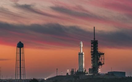 Перший ступінь ракети Falcon 9 довелося приводнити після запуску Dragon до МКС