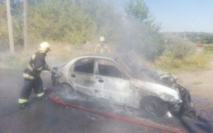 В Кривом Роге авто влетело в маршрутку и загорелось: есть пострадавшие