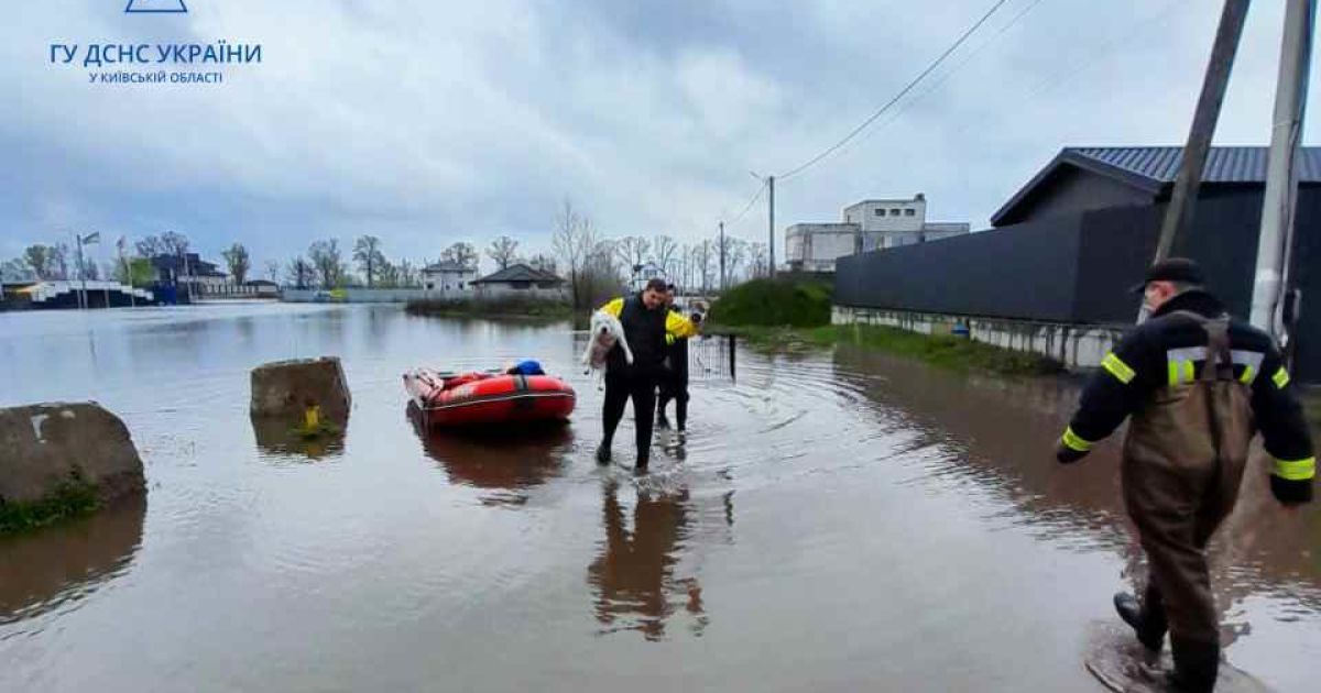 Пошкодження на Каховській ГЕС: у КМДА назвали причини потопу в Києві