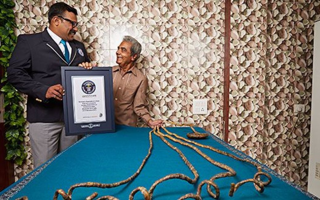Ногти Шридхара Чиллала признали самыми длинными в мире / © Guinness World Records