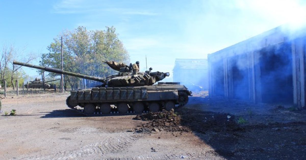 Луганские боевики начали отводить танки от линии соприкосновения. / © ЛуганскИнформЦентр