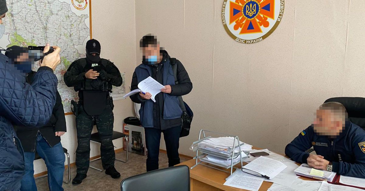 Правоохоронці встановили, чому пожежі в Луганській області не загасили вчасно: рятувальників запідозрили в корупції